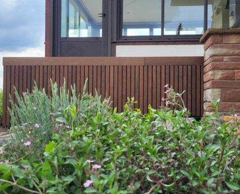Pose d’une terrasse et d’un bardage en thermo frêne