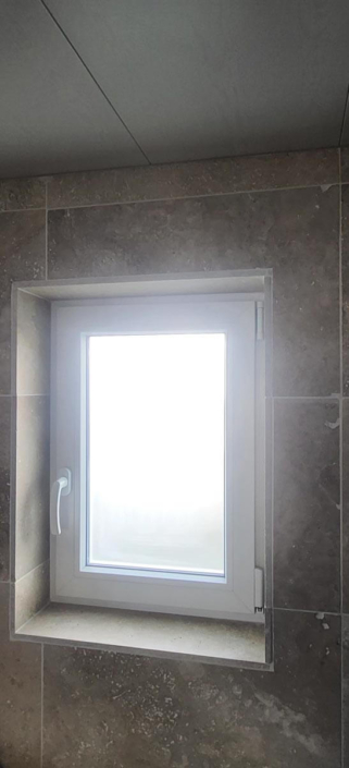 Remplacement de fenêtres, porte d'entrée, portes intérieures et volets roulants