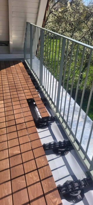 Pose d'un liner et d'une terrasse en thermofrêne