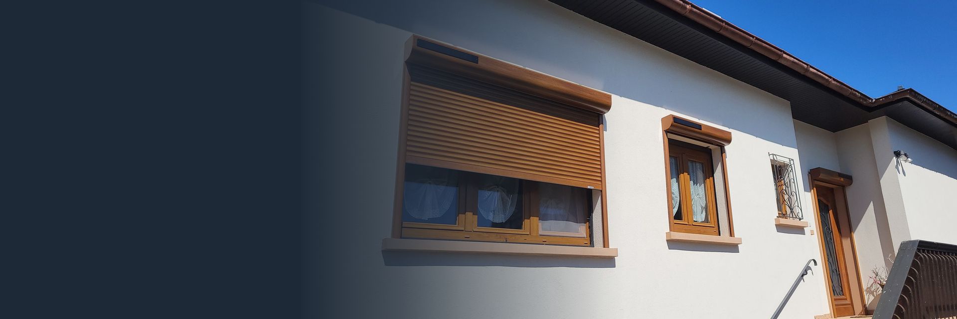 Pose de volets roulants solaires par HRV Menuiserie