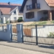 Portail motorisé, portillon et clôture en aluminium anthracite posés par HRV Menuiserie (Betschdorf)